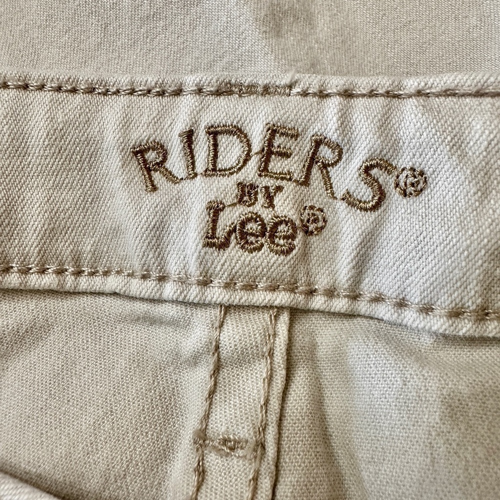 RIDERS by LEE, WOMENS, OFF-WHITE, 5 POCKET, CAPRI JEANS. SIDE LEG SLITS.SIZE 20M - Picture 5 of 6